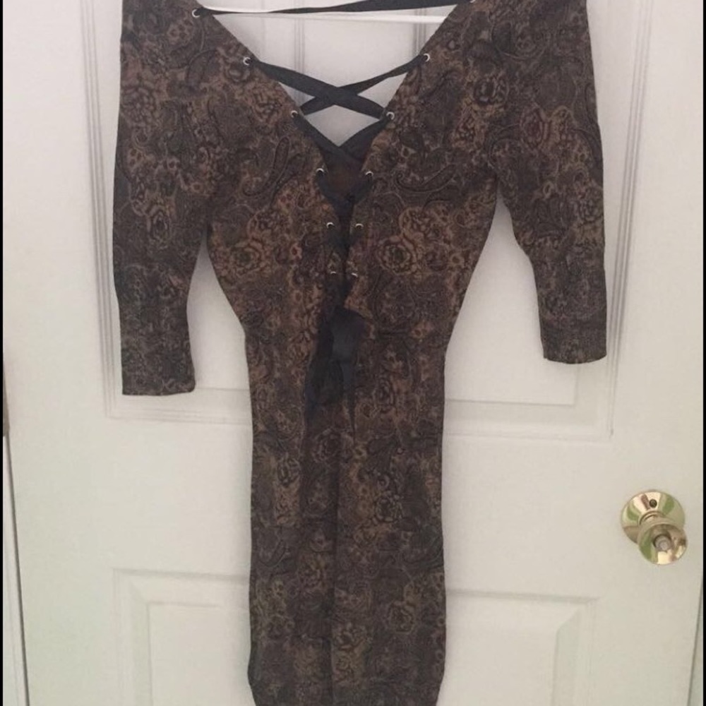Lace up dress with vintage lace pattern
