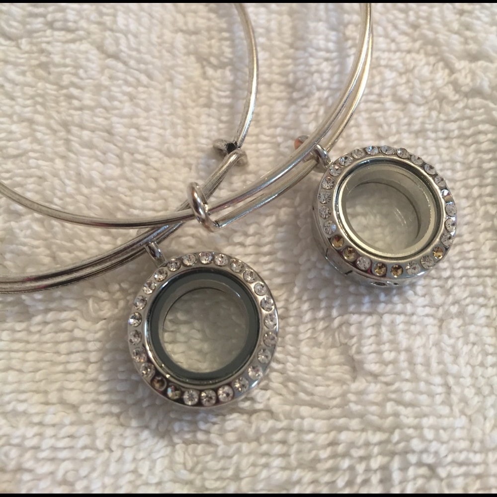 💰💰Bangle Locket Bracelets (2) - Picture 3 of 4