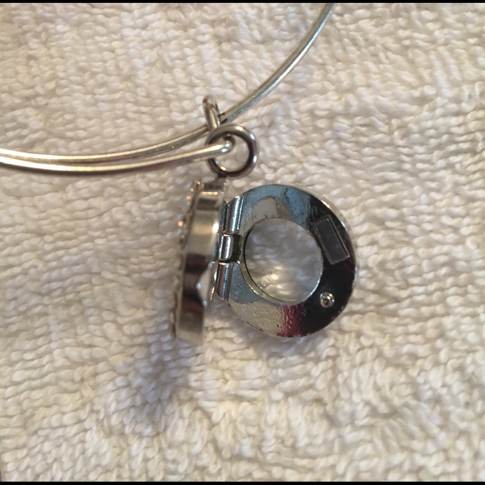 💰💰Bangle Locket Bracelets (2) - Picture 4 of 4