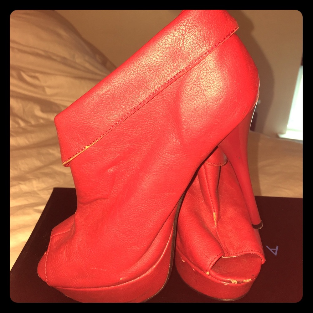Red high pumps