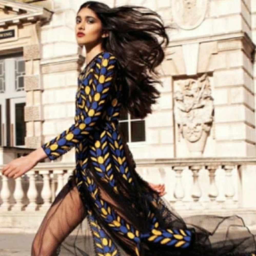 Meet your Posher, Elia