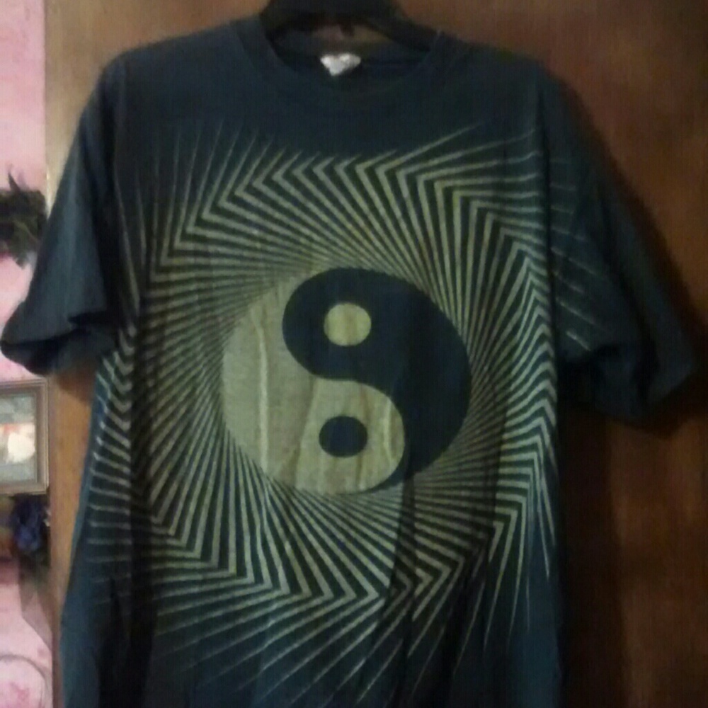 Yen/yang T-shirt