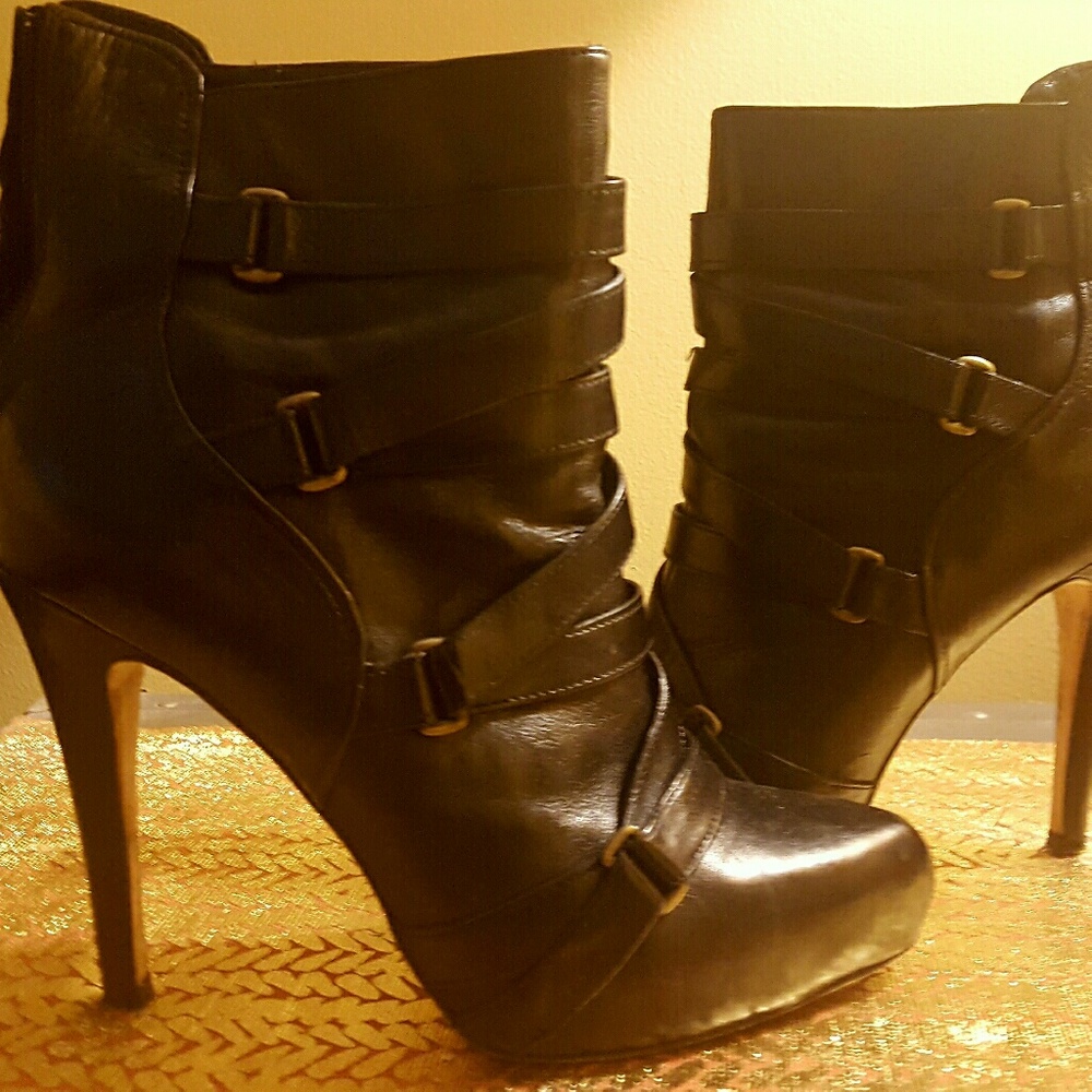 Boutique 9 black booties