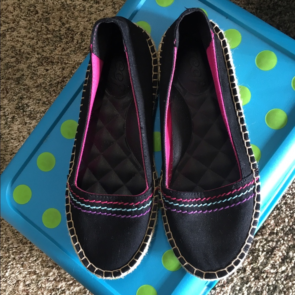 REEF rainforest flats, shoes, never worn, size 6