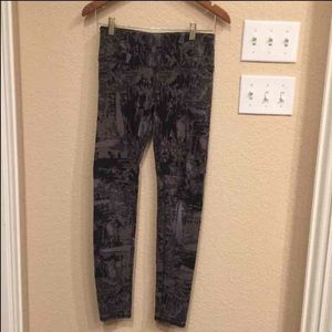 ALO Yoga Black and Gray  airbrush leggings