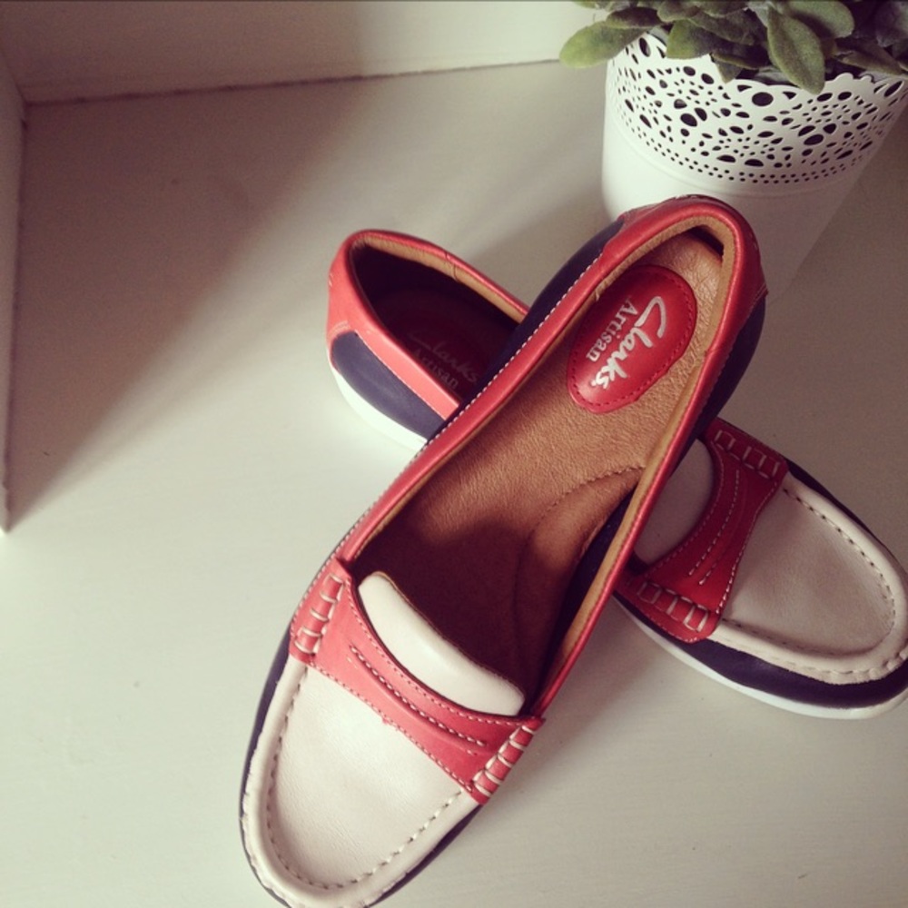 Clarks artisan loafer/flats