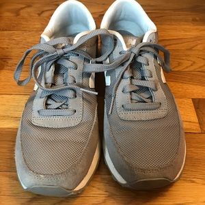 SUPER COMFORTABLE new balance sneakers
