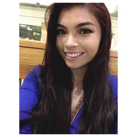 Meet your Posher, Elisa - Picture 1 of 1