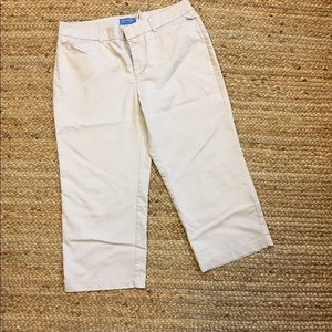 Dockers Women Nouveau fit 12 Capri khaki