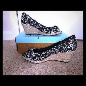 Open toed Life Stride wedges