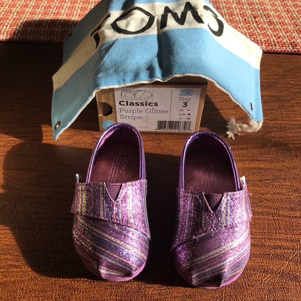 Toms NIB Tiny sz 3