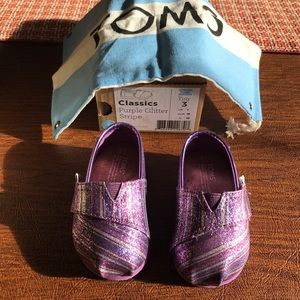 Toms NIB Tiny sz 3