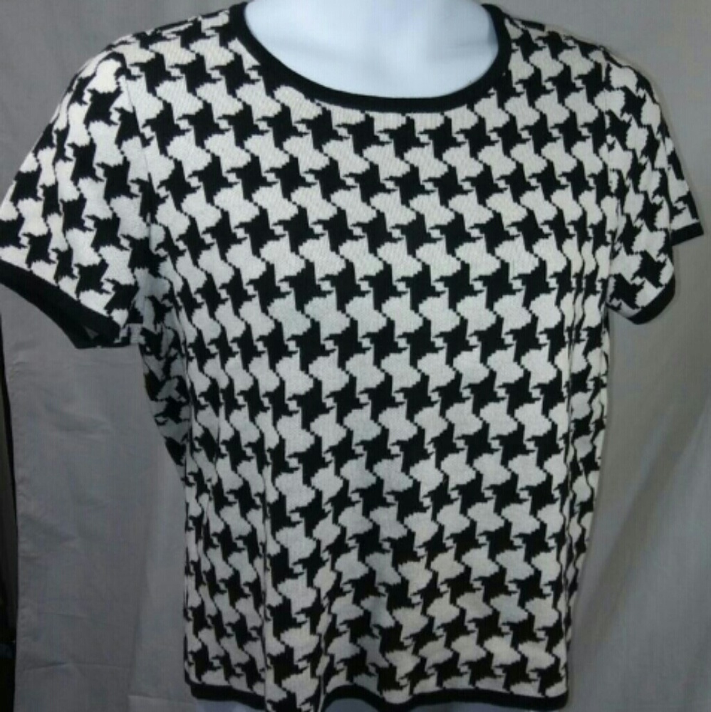 Liz Clayborne hounds tooth sweater