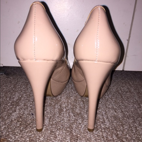 Jessica Simpson Nude Stilettos - Picture 3 of 5