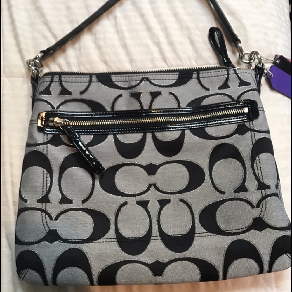 NWOT Coach Poppy Perri Hippie w Metallic Outline