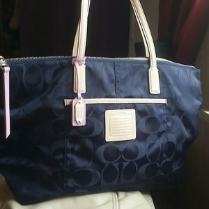 🎀 Coach  tote, RARE AND EXCELLENT CONDITION!