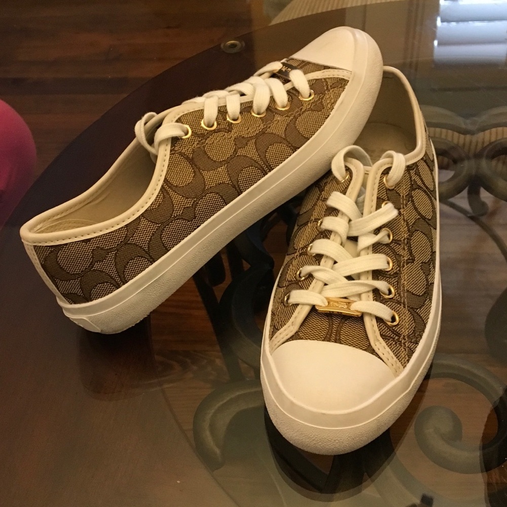 Coach signature tennis shoes size 7