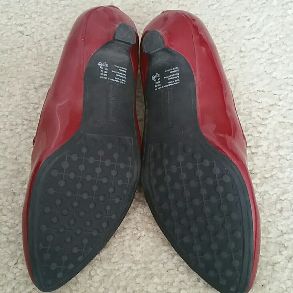 Red Shoe - Picture 3 of 3