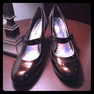 Chocolate Gianni Bini shiny Mary Jane type Pumps!!
