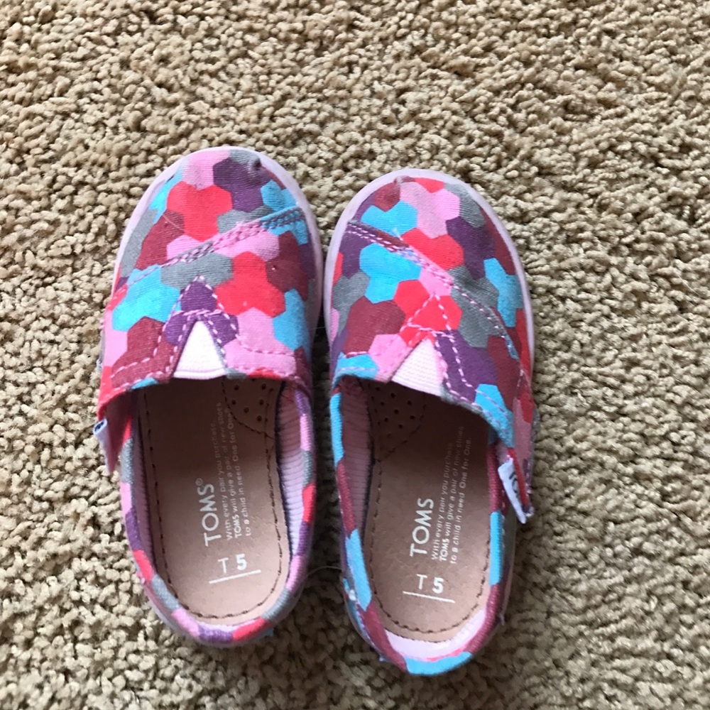 TOMS toddler size 5