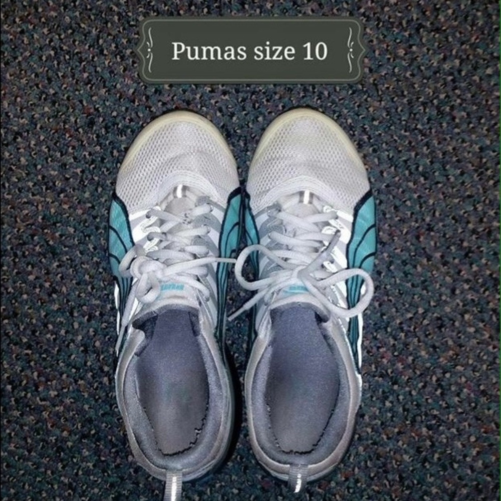 Women's Puma Tennis Shoes. Size 10.