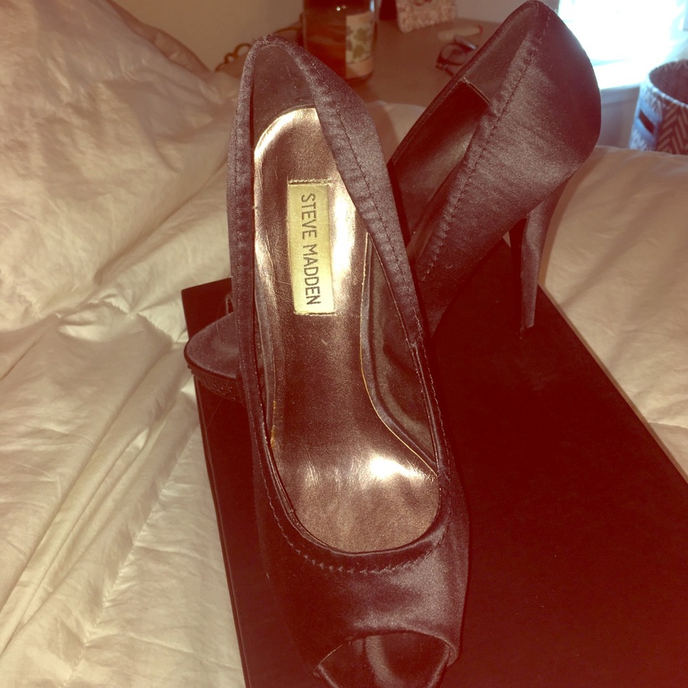 Steve Madden satin heel