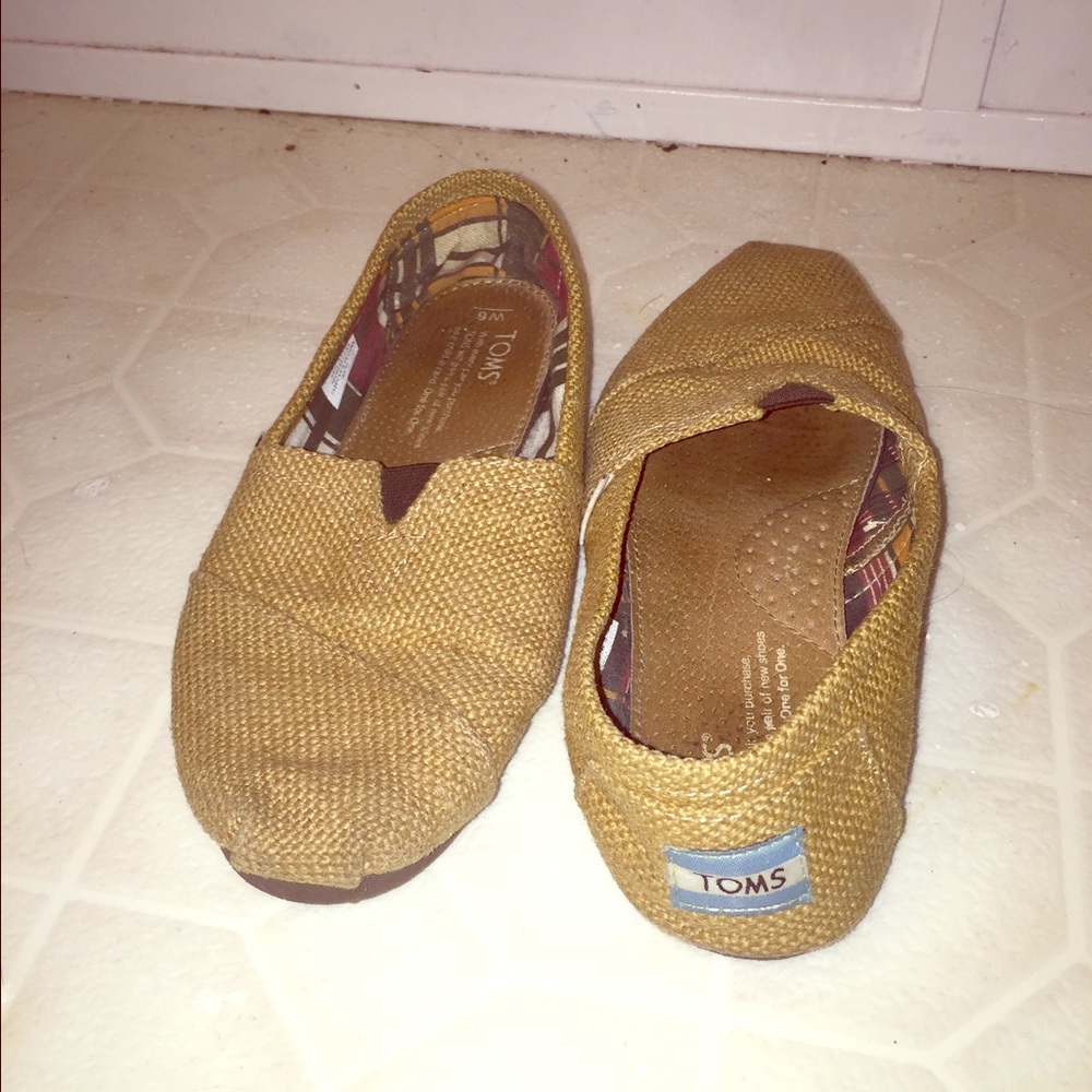 Toms! Great condition! Leave offers!