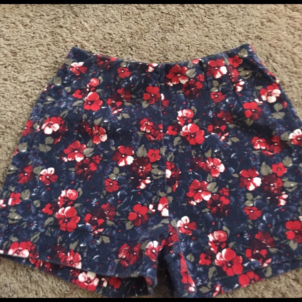 Hollister floral short shorts
