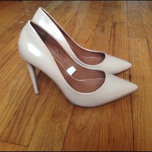 Mossimo Nude Pointy Pumps Sz 9