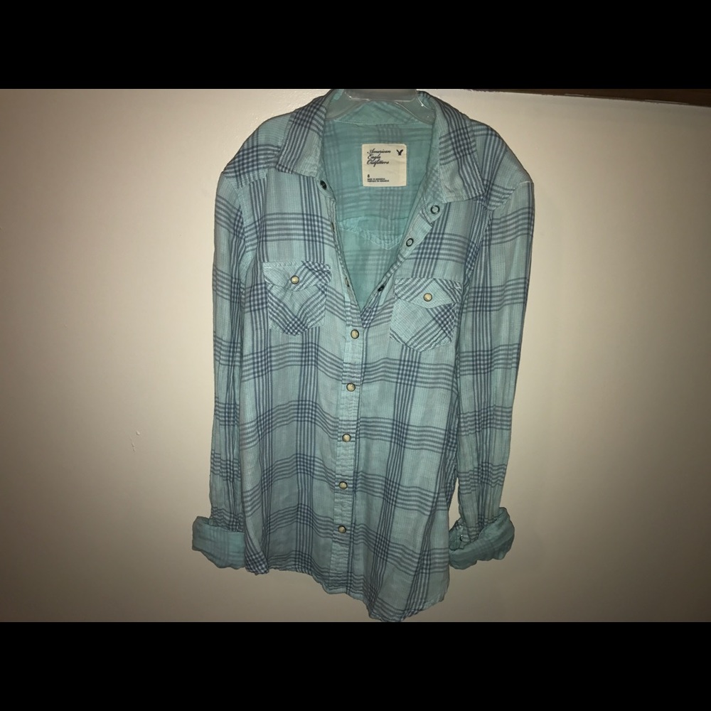American Eagle blue plaid button down long sleeve