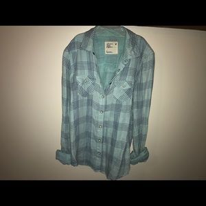 American Eagle blue plaid button down long sleeve