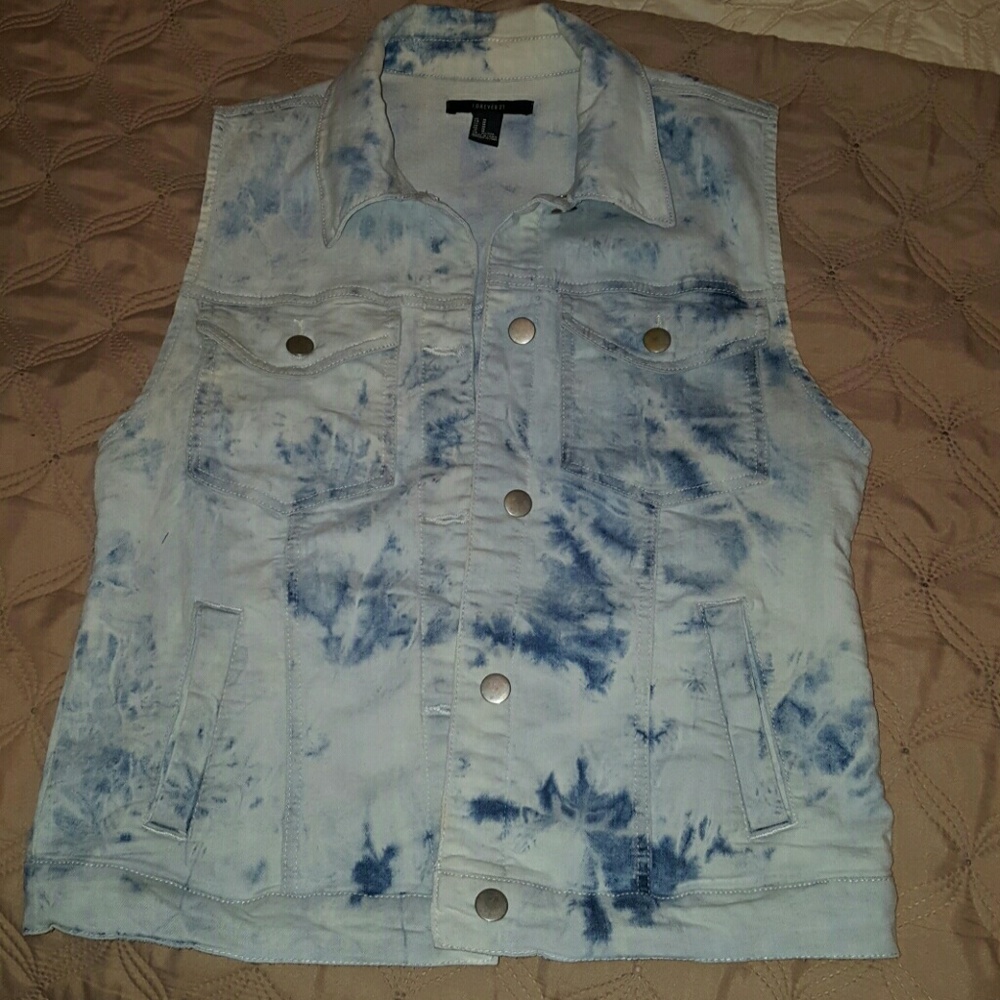 Acid washed denim vest