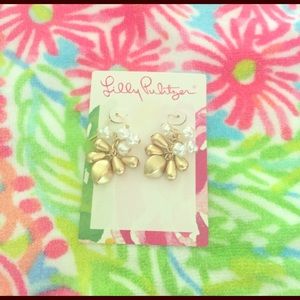 NWT Lilly Pulitzer GWP gold/pearl earrings NWT Lilly Pulitzer GWP gold/pearl earrings