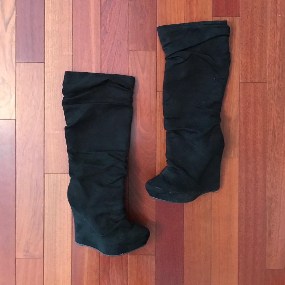 SOLD 🤑 Black Boots