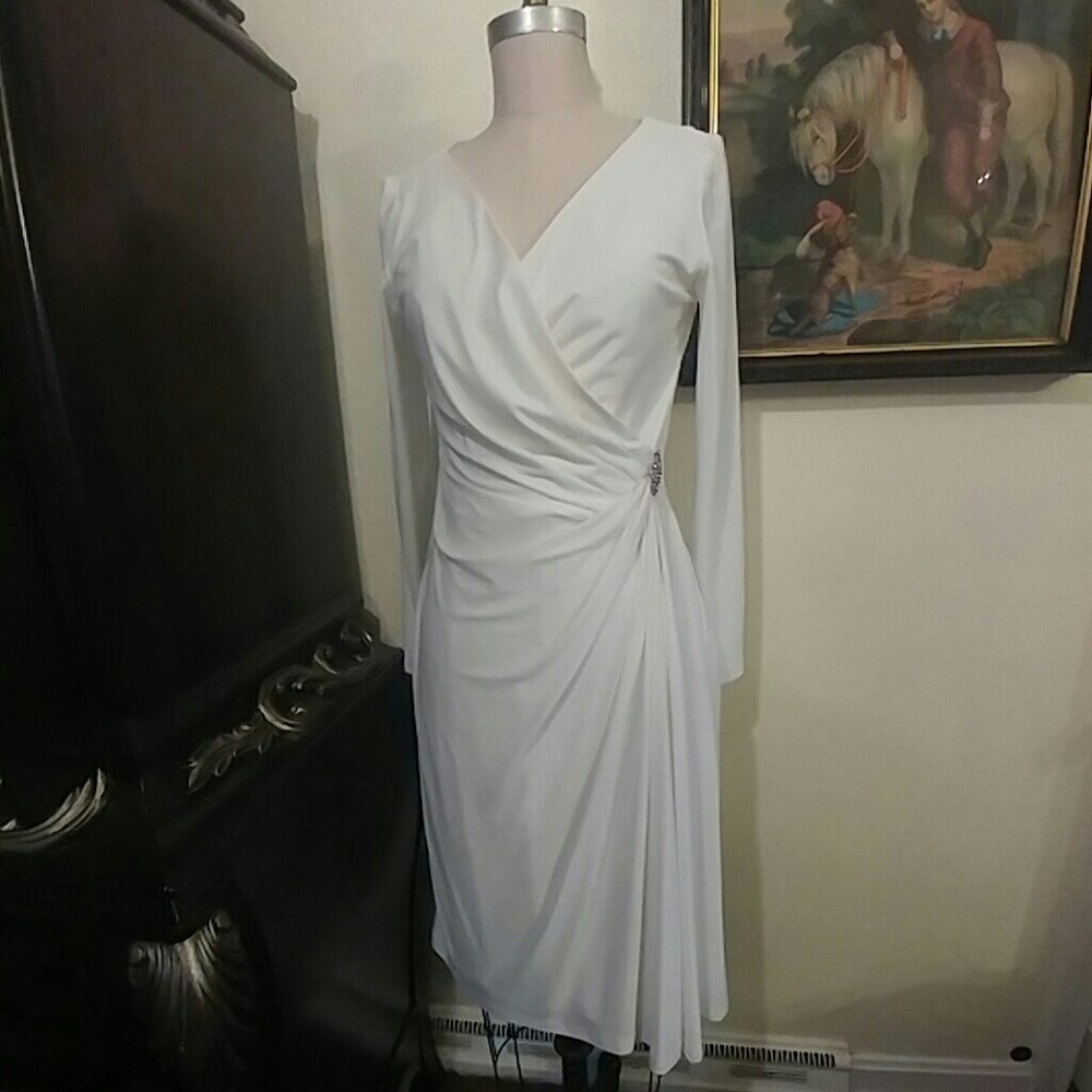 Gorgeous Marilyn Monroe style white wrap dress