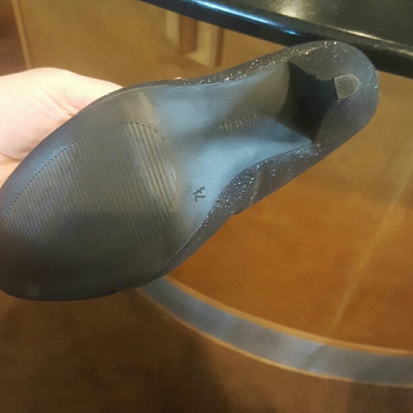 Black high heels - Picture 2 of 6