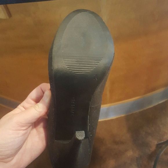 Black high heels - Picture 4 of 6