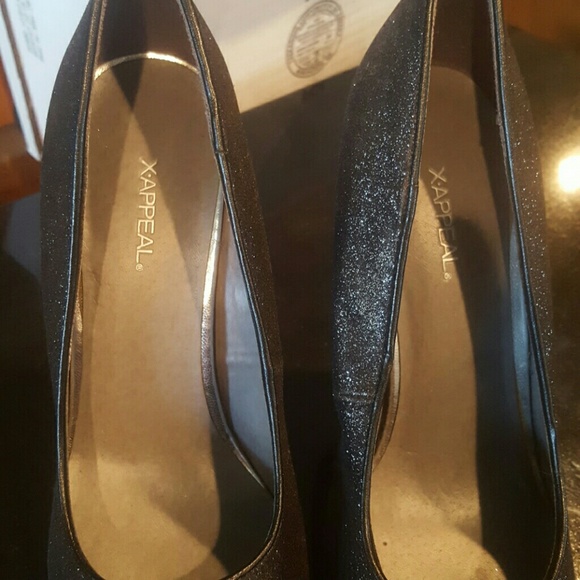 Black high heels - Picture 5 of 6