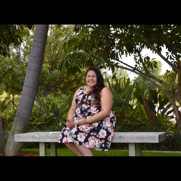 Meet your Posher, Elizabeth - Picture 3 of 3