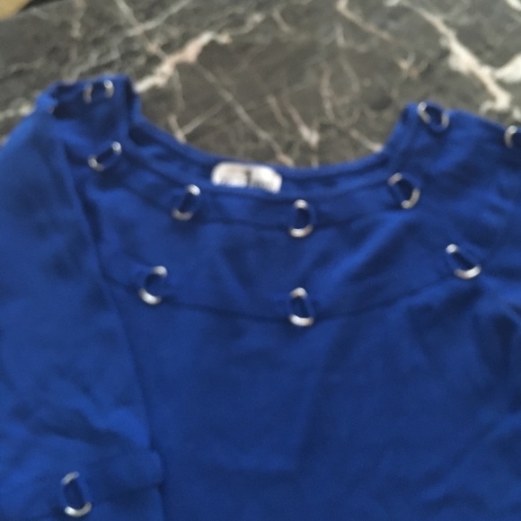 Blouse - Picture 2 of 3