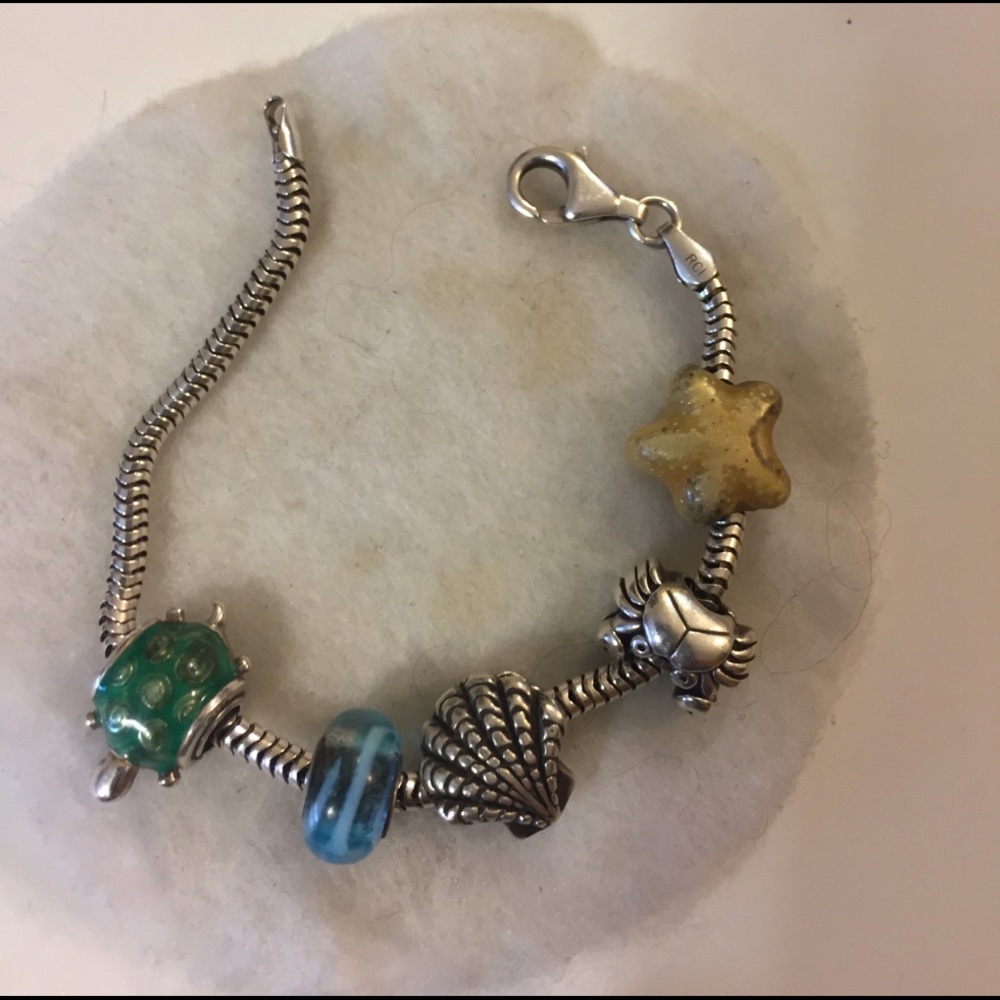 Chamilia 925 silver bracelet w/5 charms