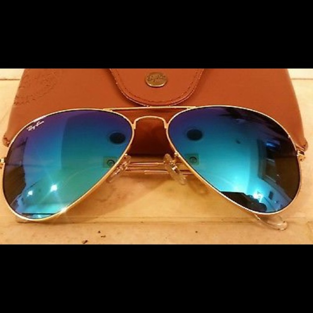 Ray-Ban Aviator Sunglasses with blue mirror lens