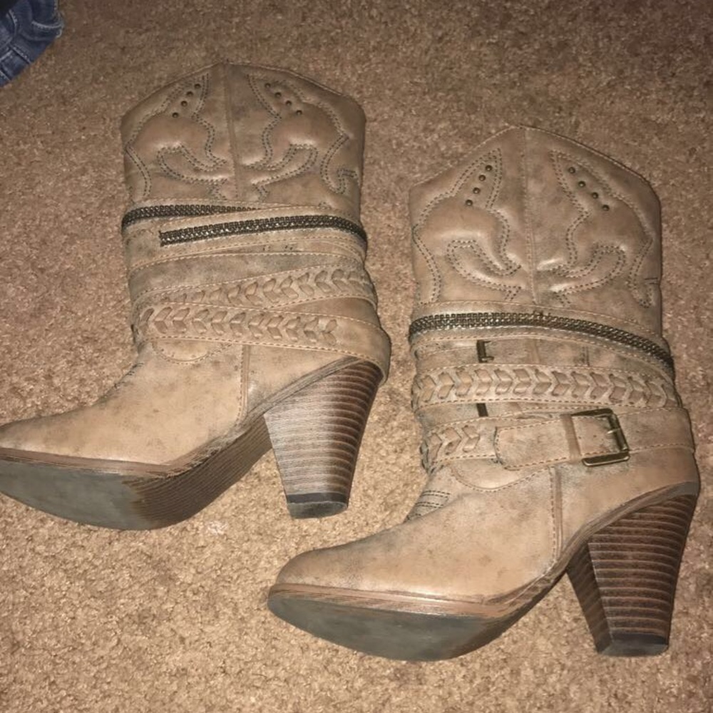 Buckle high heels.