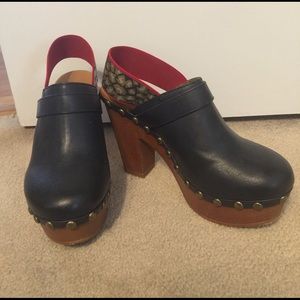 Navy blue platform clogs