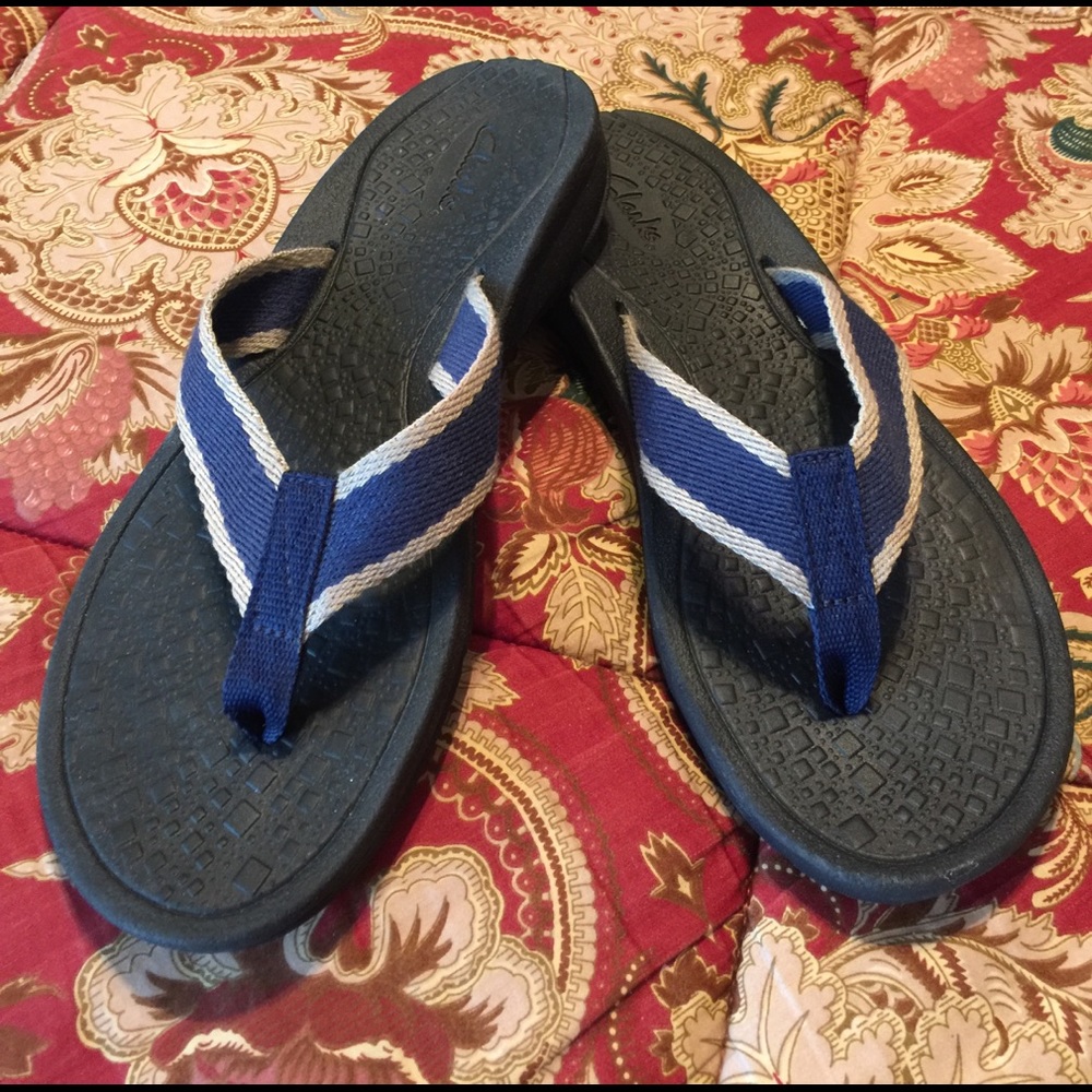 Clarks comfortable flip flops