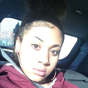 Meet your Posher, Deandra