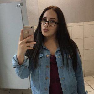 Meet your Posher, Raquel