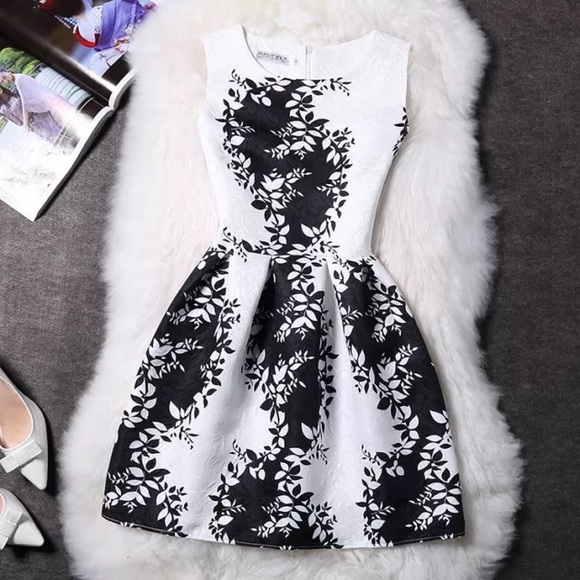 Dresses & Skirts - Climbing Vines Fit & Flare Dress