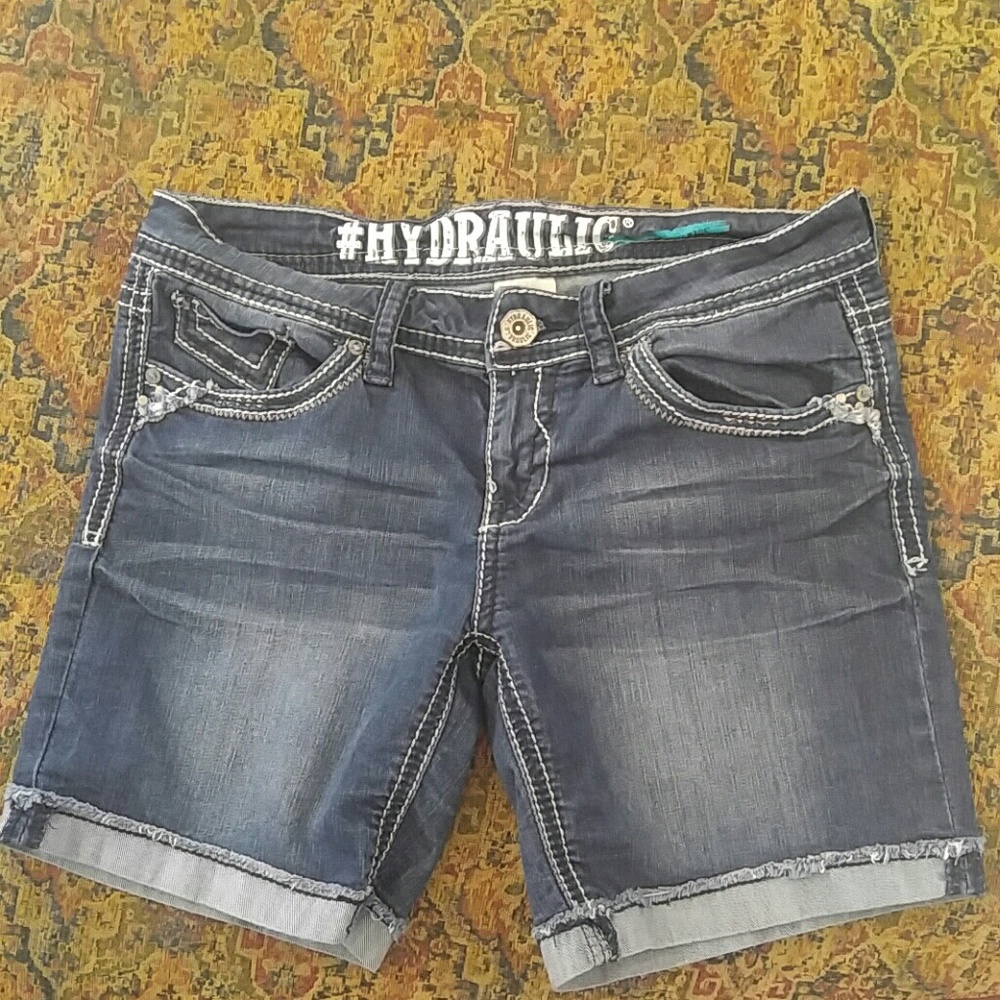 Hydraulic jean shorts