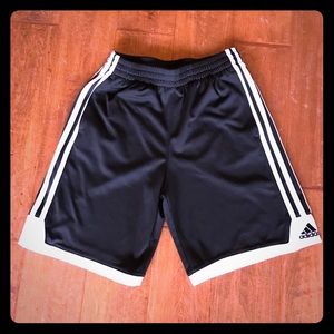 Adidas soccer shorts barely worn size medium